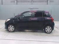 Toyota VITZ лот № 30021 оценка 3.5  с аукциона в Японии 3