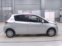 Toyota VITZ лот № 30023 оценка 3  с аукциона в Японии 2