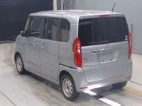 Honda N BOX лот № 30050 оценка 4  с аукциона в Японии 5