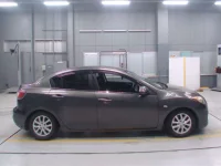 Mazda AXELA лот № 70031 оценка 3.5  с аукциона в Японии 2