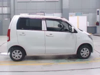 Suzuki WAGON R лот № 30010 оценка 4  с аукциона в Японии 2