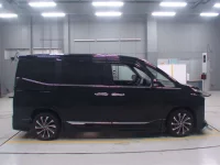 Toyota VOXY лот № 30230 оценка R  с аукциона в Японии 2