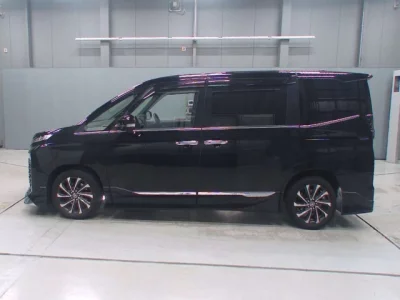 Toyota VOXY  с аукциона в Японии