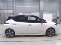 Nissan LEAF лот № 30253 оценка 3.5  с аукциона в Японии 2