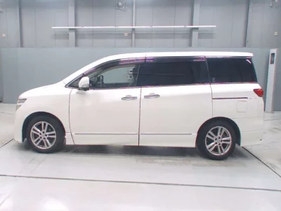 Nissan ELGRAND  с аукциона в Японии