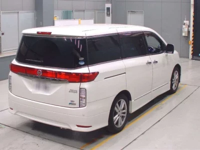 Nissan ELGRAND  с аукциона в Японии