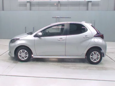 Toyota YARIS  с аукциона в Японии