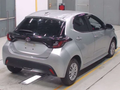 Toyota YARIS  с аукциона в Японии