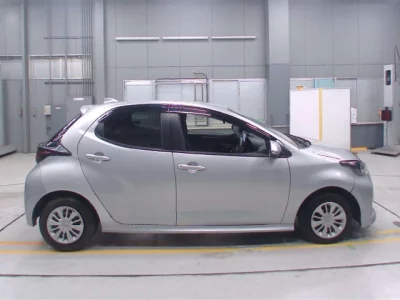 Toyota YARIS  с аукциона в Японии