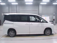 Toyota VOXY лот № 30283 оценка R  с аукциона в Японии 2