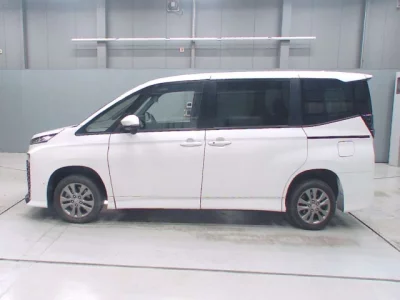 Toyota VOXY  с аукциона в Японии