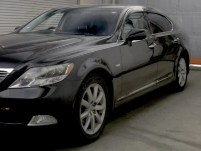 Lexus LS  с аукциона в Японии