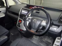 Toyota NOAH лот № 3070 оценка 4  с аукциона в Японии 2