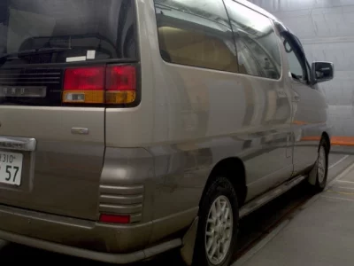 Nissan ELGRAND  с аукциона в Японии
