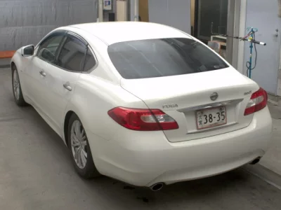 Nissan FUGA  с аукциона в Японии