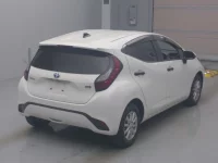 Toyota AQUA лот № 236 оценка 4  с аукциона в Японии 1