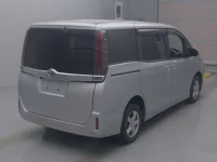 Toyota NOAH лот № 89 оценка RA  с аукциона в Японии 1