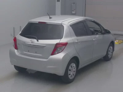 Toyota VITZ  с аукциона в Японии