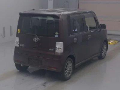 Toyota PIXIS SPACE  с аукциона в Японии