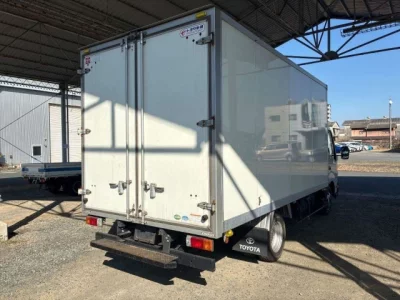 Toyota DYNA  с аукциона в Японии