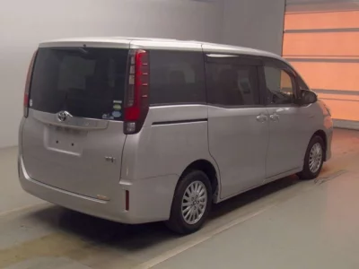 Toyota NOAH  с аукциона в Японии