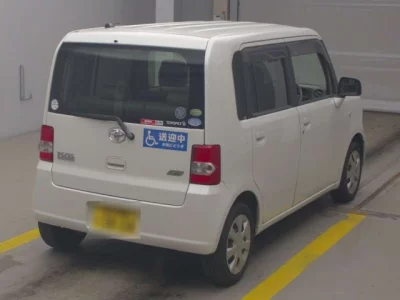 Toyota PIXIS SPACE  с аукциона в Японии