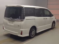 Toyota VOXY лот № 70115 оценка 3.5  с аукциона в Японии 1