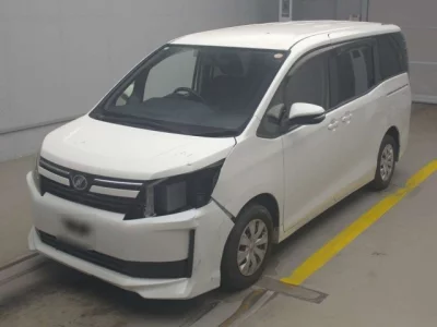 Toyota VOXY  с аукциона в Японии
