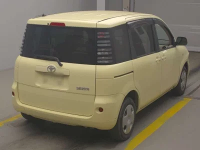 Toyota SIENTA  с аукциона в Японии