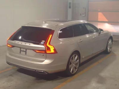 Volvo V90