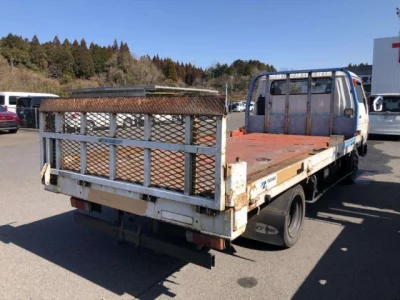 Toyota DYNA  с аукциона в Японии