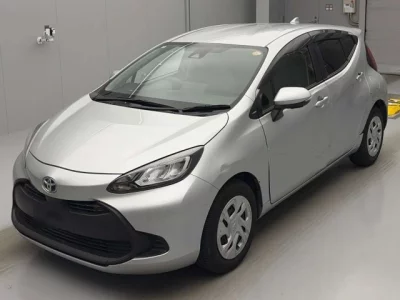Toyota AQUA  с аукциона в Японии