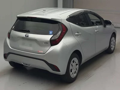 Toyota AQUA  с аукциона в Японии