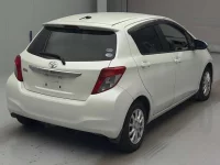 Toyota VITZ лот № 4133 оценка 3.5  с аукциона в Японии 1