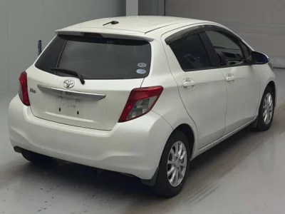 Toyota VITZ  с аукциона в Японии
