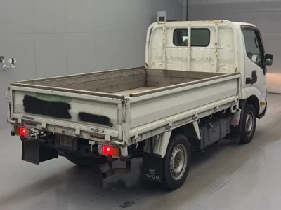 Toyota DYNA  с аукциона в Японии