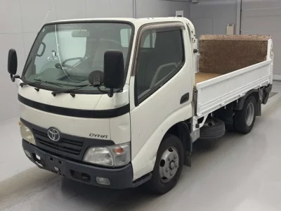 Toyota DYNA  с аукциона в Японии