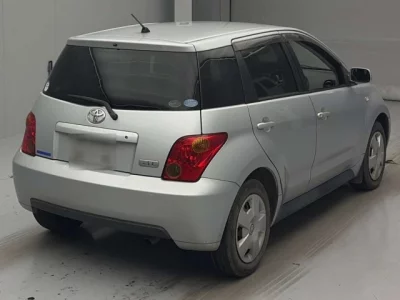 Toyota IST  с аукциона в Японии