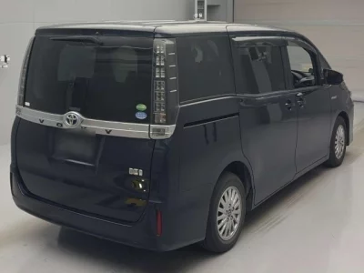 Toyota VOXY  с аукциона в Японии