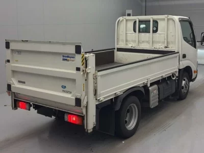 Toyota DYNA  с аукциона в Японии