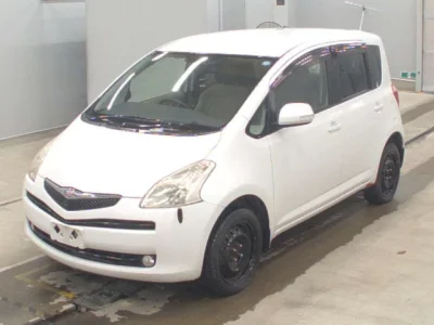 Toyota RACTIS  с аукциона в Японии