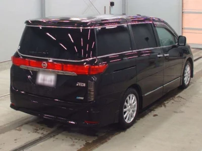 Nissan ELGRAND  с аукциона в Японии