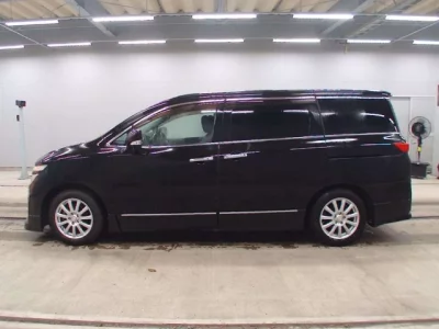 Nissan ELGRAND  с аукциона в Японии