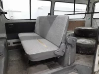 Toyota HIACE VAN лот № 3237 оценка R  с аукциона в Японии 9