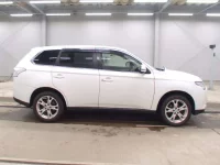 Mitsubishi OUTLANDER лот № 3283 оценка 3  с аукциона в Японии 2