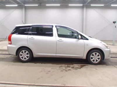Toyota WISH  с аукциона в Японии