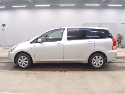 Toyota WISH  с аукциона в Японии