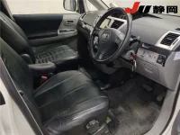 Toyota NOAH лот № 8102 оценка R  с аукциона в Японии 1