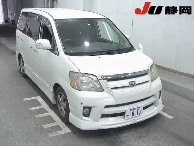 Toyota NOAH  с аукциона в Японии