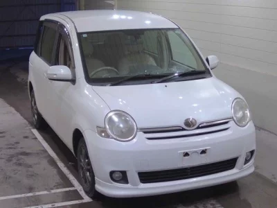 Toyota SIENTA  с аукциона в Японии